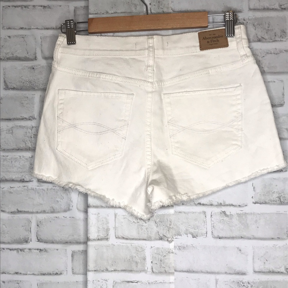 Abercrombie & Fitch White High Rise 4 Buttons - Picture 2 of 4